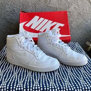 Nike Ebernon Mid
Triple White size 8 men’s